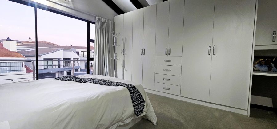 5 Bedroom Property for Sale in Calypso Beach Western Cape